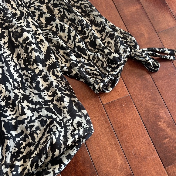 Tamara Black and White Print Bubble Blouse Size 1X - Picture 4 of 10